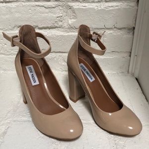 Steve Madden cream/light tan heels (never worn)